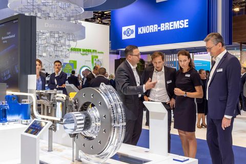 Messestand von Knorr-Bremse auf der InnoTrans 2024 in Berlin