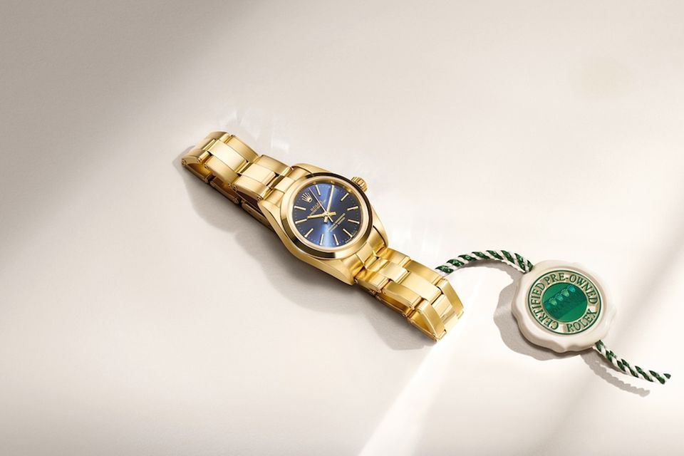 Das grüne Siegel weist diese „Oyster Perpetual 26“ als Original mit Echtheitszertifikat von Rolex aus