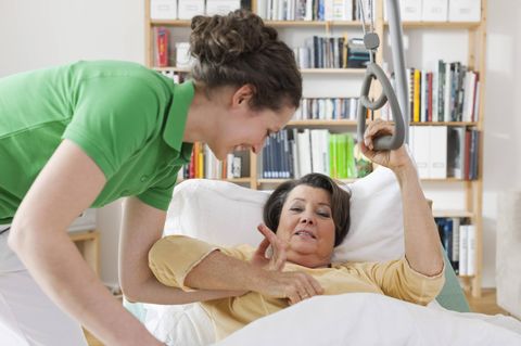 Bei Pflegebetten und anderen Hilfsmittel übernimmt die Kasse unter Umständen einen Teil der Kosten