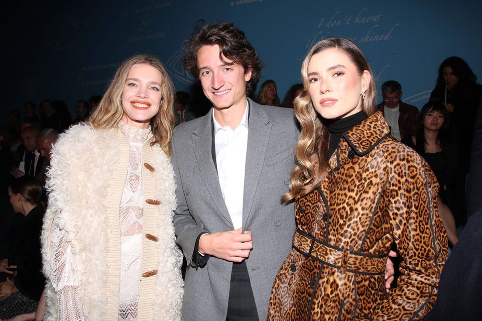Nur das jüngste Kind von Bernard Arnault fehlt bislang im Verwaltungsrat von LVMH. Doch Jean Arnault ist längst dabei, sich im Konzern einen Namen zu machen. Er verantwortet bei Louis Vuitton das Uhrensegment und ist außerdem CEO der Uhrenmarke Daniel Roth. Doch wird Bernard Arnault LVMH tatsächlich einem seiner Kinder direkt übergeben? Eine Personalie ließ 2024 jedenfalls aufhorchen. 