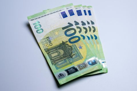Fächer aus 100-Euro-Scheinen