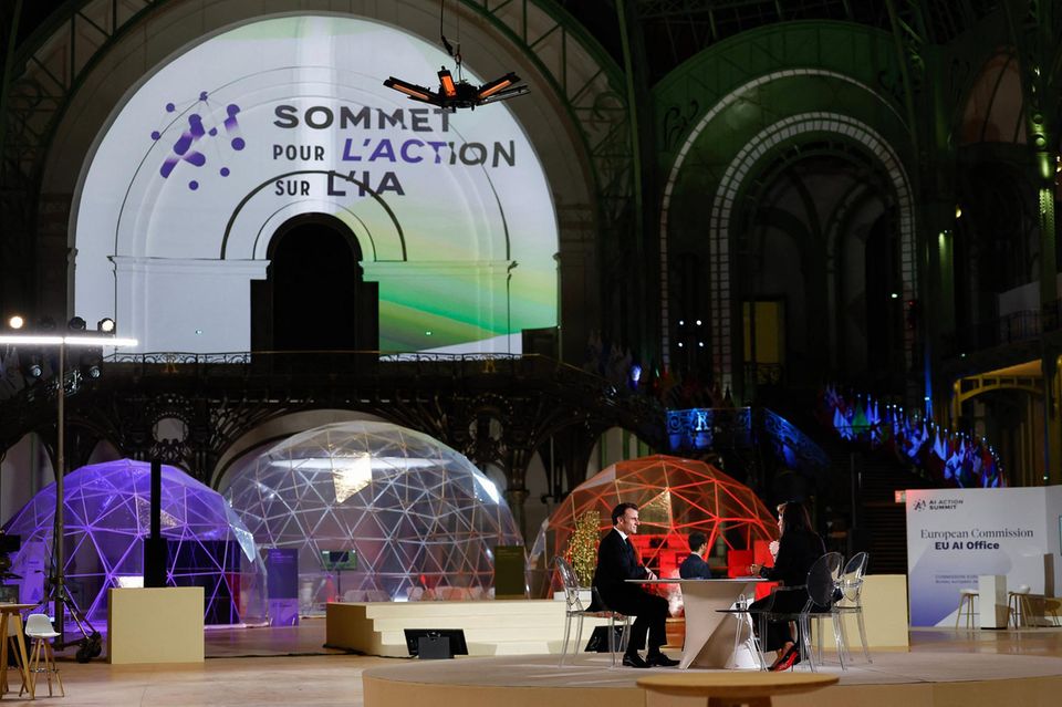 Am Sonntagabend ließ sich Frankreichs Präsident Emmanuel Macron zum bevorstehenden KI-Gipfel im Pariser Grand Palais interviewen