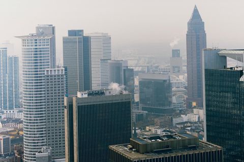 Aussicht vom Dach der neuen Deka-Zentrale im Frankfurter Four-Komplex