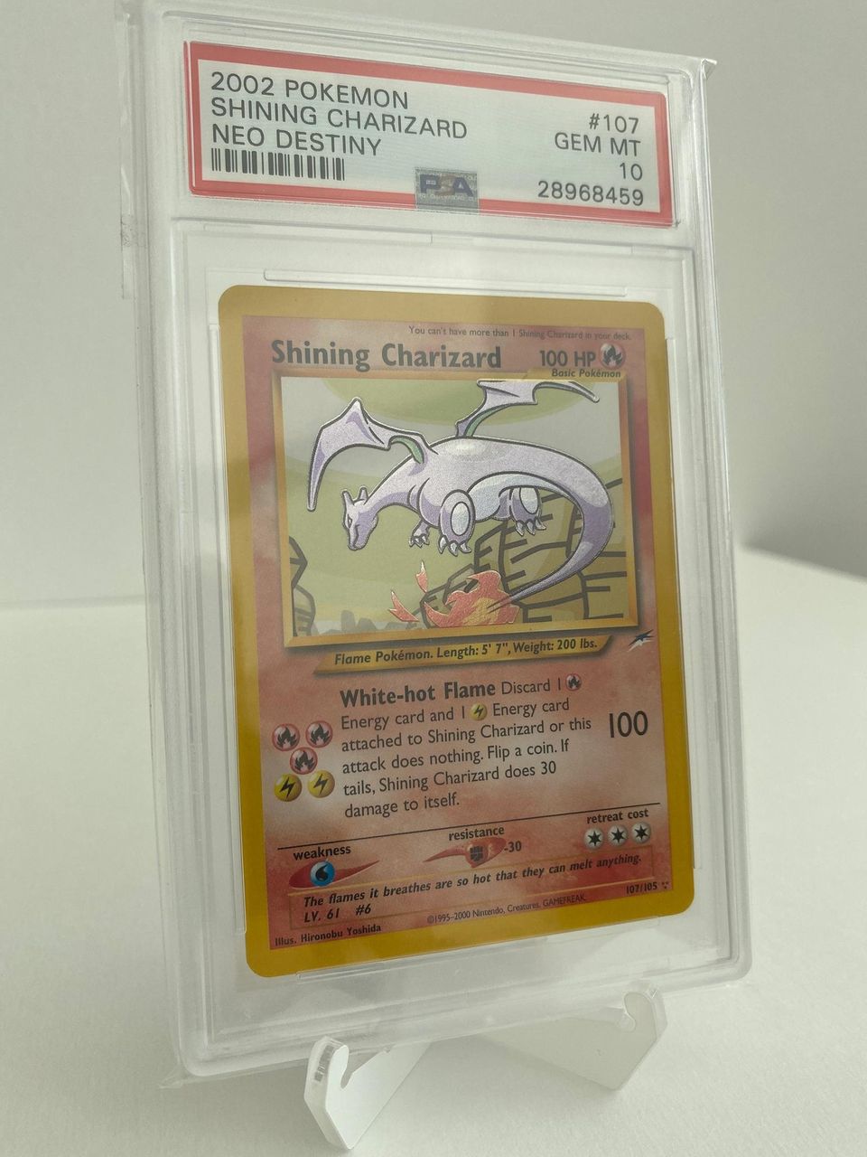Spielzeug muss nicht immer durch Technologie begeistern. Auf Platz vier des teuersten Spielzeugs liegt aktuell eine Pokémon-Sammelkarte aus dem Jahr 2002. Das extrem seltene Exemplar mit dem beliebten Drachen Charizard (deutsch: Glurak) wurde 2022 für 5100 Euro versteigert (ursprünglicher Verkaufspreis: drei bis fünf Dollar). Damit deutete sich der Trend bereits an. „2023 waren Pokémon und Sammelkarten die am schnellsten wachsende Kategorie bei Catawiki, mit einem Anstieg der Verkäufe um 140 Prozent im Vergleich zu 2022“, wie das Unternehmen mitteilte. 