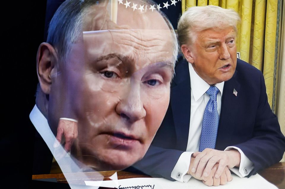 Das Bild zeigt den russischen Präsidenten Wladimir Putin (links) und US-Präsident Donald Trump (rechts