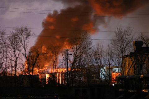 Ein Tanklager in Russland steht in Flammen