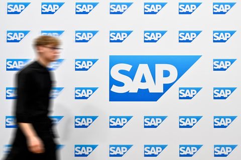 Das Logo des Software-Unternehmens SAP zu sehen auf der Messe Hannover