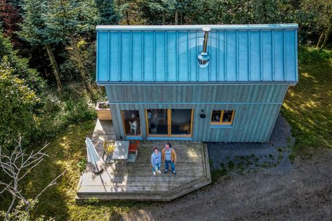 Dieses Tiny House aus Schadholz steht im nordrhein-westfälischen Kierspe