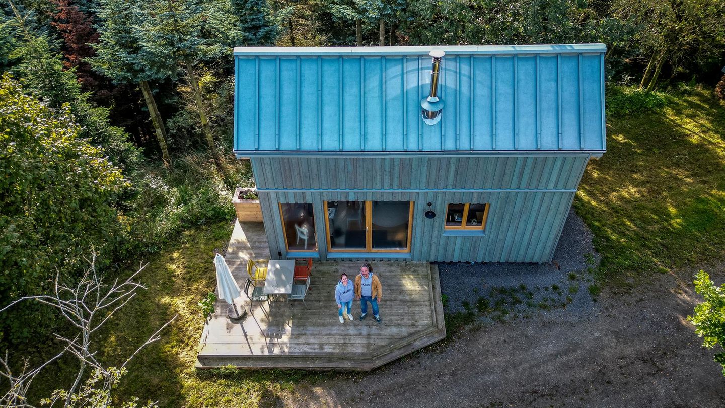 Dieses Tiny House aus Schadholz steht im nordrhein-westfälischen Kierspe