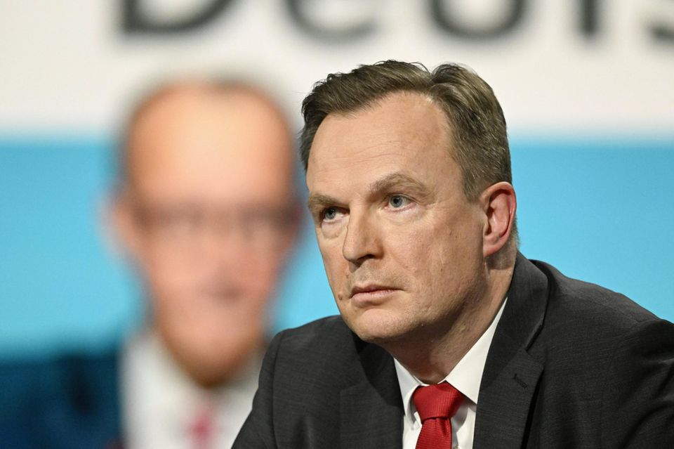 Der Düsseldorfer Ökonom Jens Südekum sieht keine Alternative für eine Reform der Schuldenbremse.