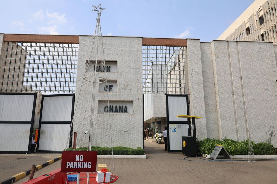Eingang der Bank in Ghana