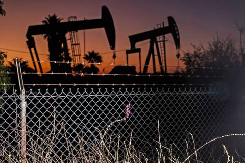 Pferdekopfpumpen auf dem Inglewood-Ölfeld in Los Angeles
