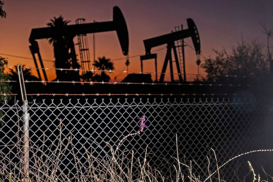 Pferdekopfpumpen auf dem Inglewood-Ölfeld in Los Angeles
