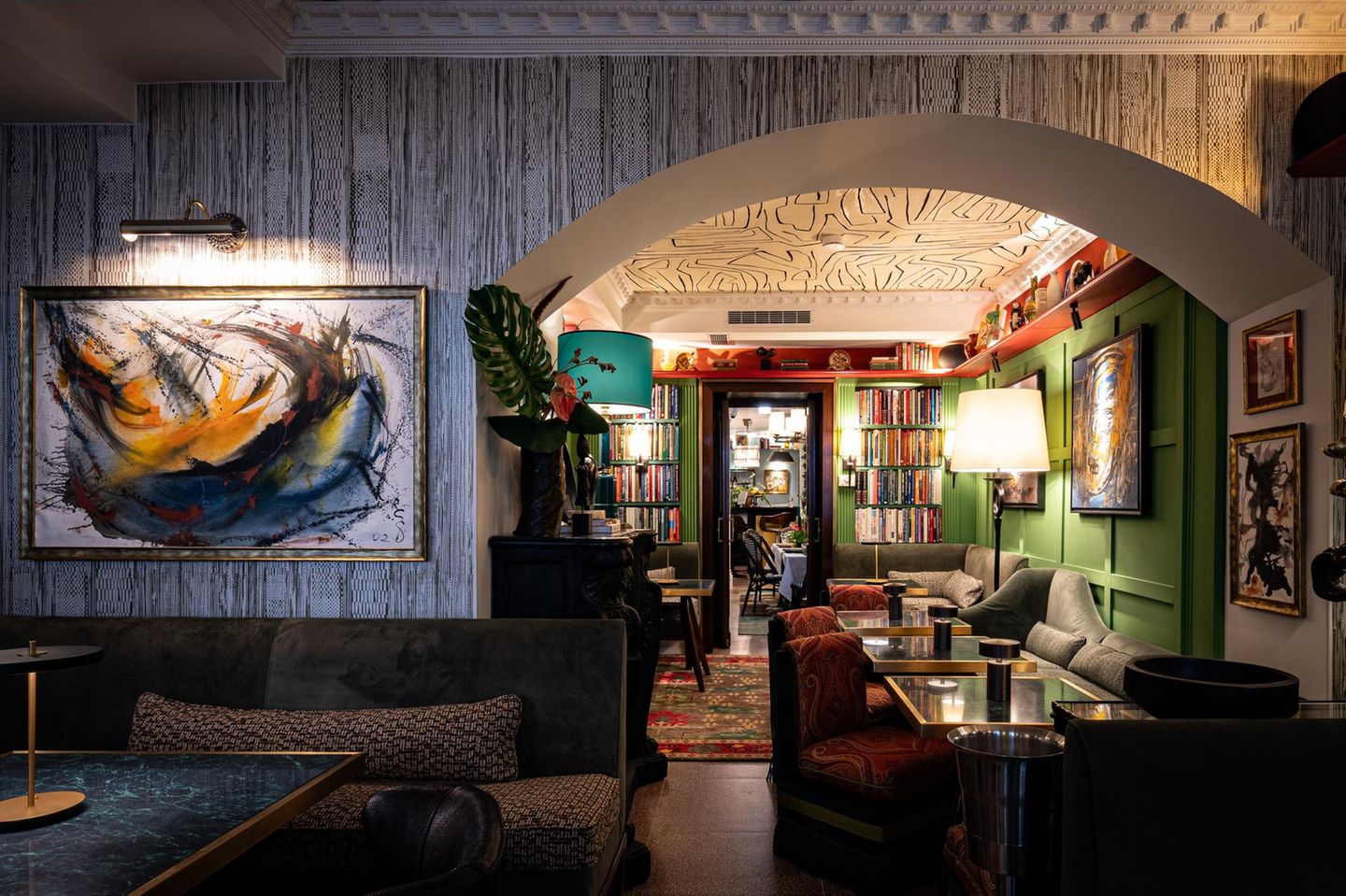 In der Lounge des „House of Hütter – Münchner Kindl“ prallen König Ludwig, „Der Blaue Reiter“ und Streetart aufeinander