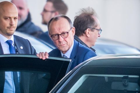 Unions-Kanzlerkandidat nach einem Treffen von Parteichefs aus Union und SPD