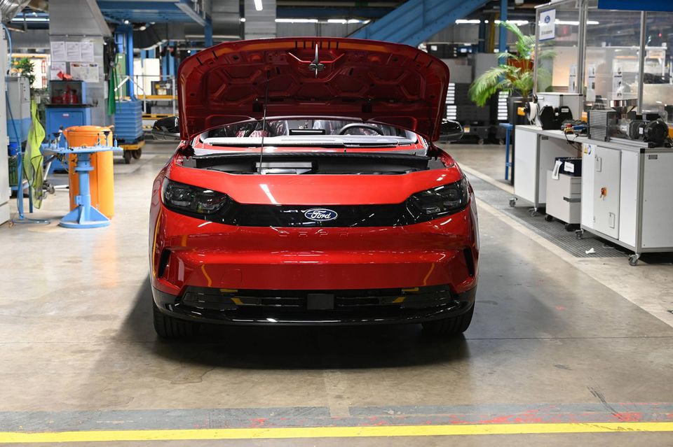 Ford hatte im vergangenen November angekündigt, dass bis Ende 2027 in Europa rund 4000 Stellen wegfallen sollen, allein 2900 davon in Deutschland – vor allem im Kölner Werk (Foto).