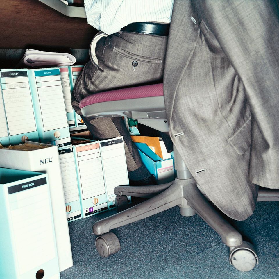 Ordner sind das halbe Leben: Kaum jemand regelt so gerne und detailverliebt wie die Deutschen. Nun ächzen Wirtschaft und Bürger unter einer nie dagewesenen Bürokratiebelastung