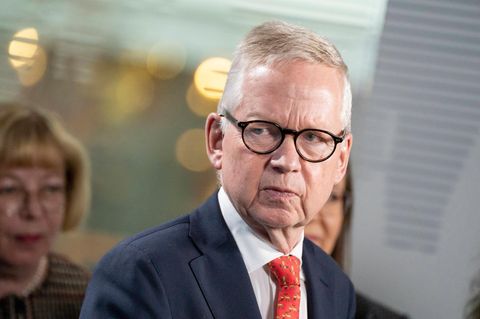 Lutz Goebel ist seit 2022 Vorsitzender des Nationalen Normenkontrollrates. Er ist geschäftsführender Gesellschafter des Motorenherstellers Henkelhausen, wo seine Tochter inzwischen für das Tagesgeschäft verantwortlich ist