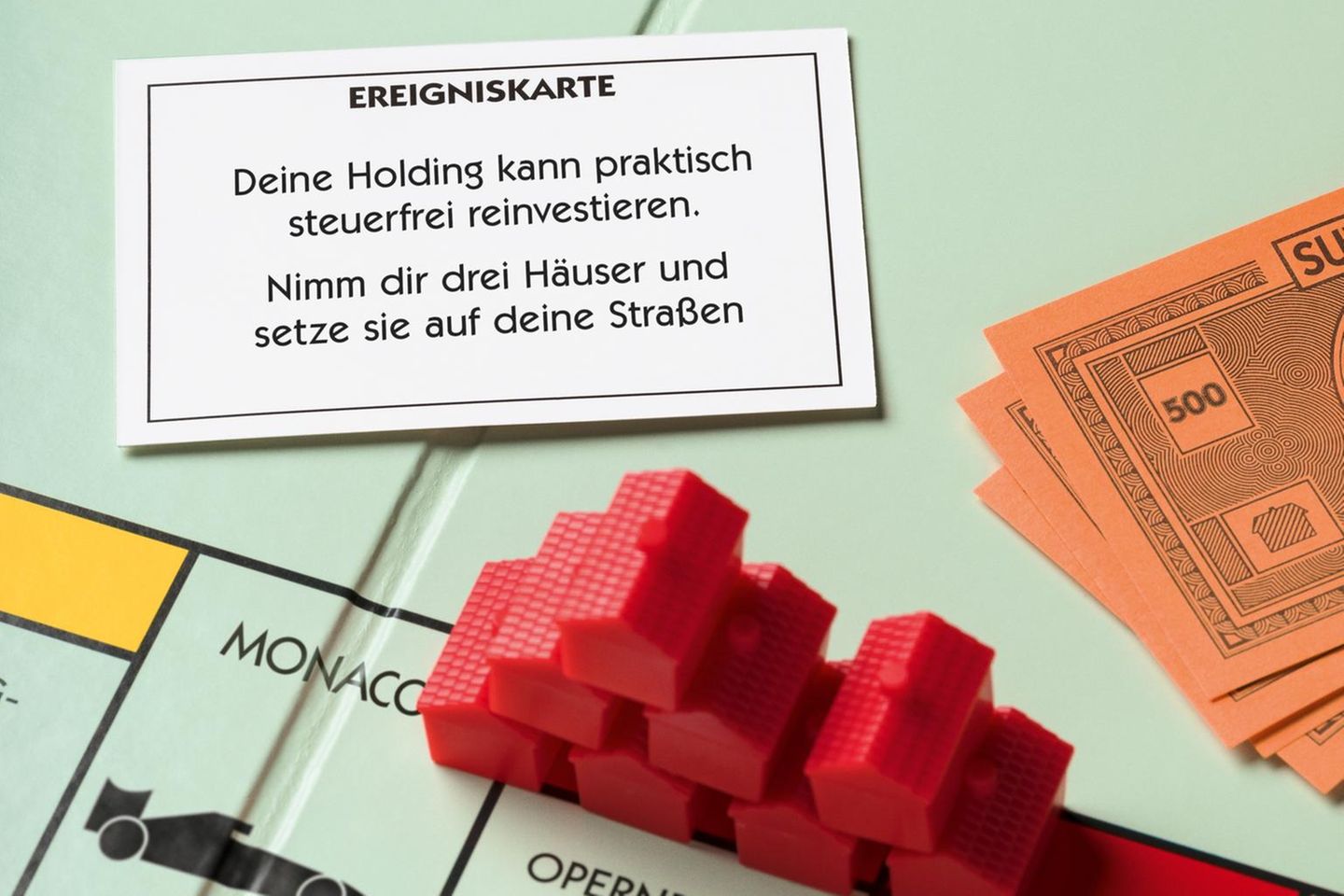Wer viele Häuser und Hotels besitzt, gründet am besten eine Immobilien-GmbH. So lassen sich Steuern sparen.