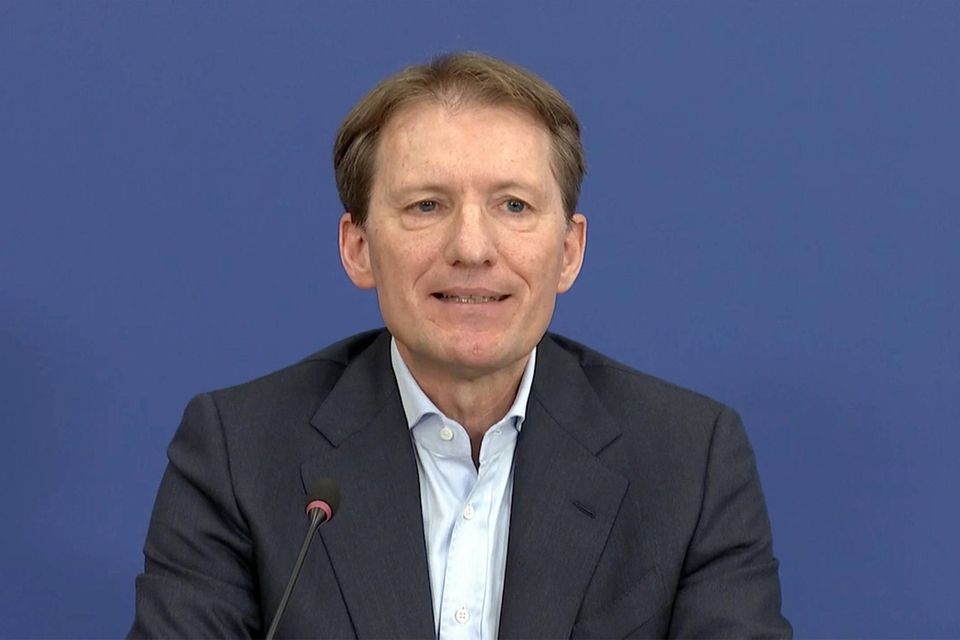 Jean-Jacques Henchoz, Hannover Rück: 2,7 Mio. Euro  Der weltweit drittgrößte Rückversicherer Hannover Rück hat im vergangenen Jahr einen Rekordgewinn von rund 2,3 Mrd. Euro verbucht. Auch das Gehalt des scheidenden Vorstandsvorsitzenden Henchoz kletterte nach oben: um 34 Prozent auf 2,7 Mio. Euro.