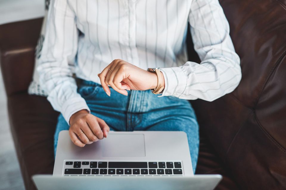 Länger als nötig arbeiten – das muss nicht sein. Dienst nach Vorschrift ist professionell, meint unsere Autorin.