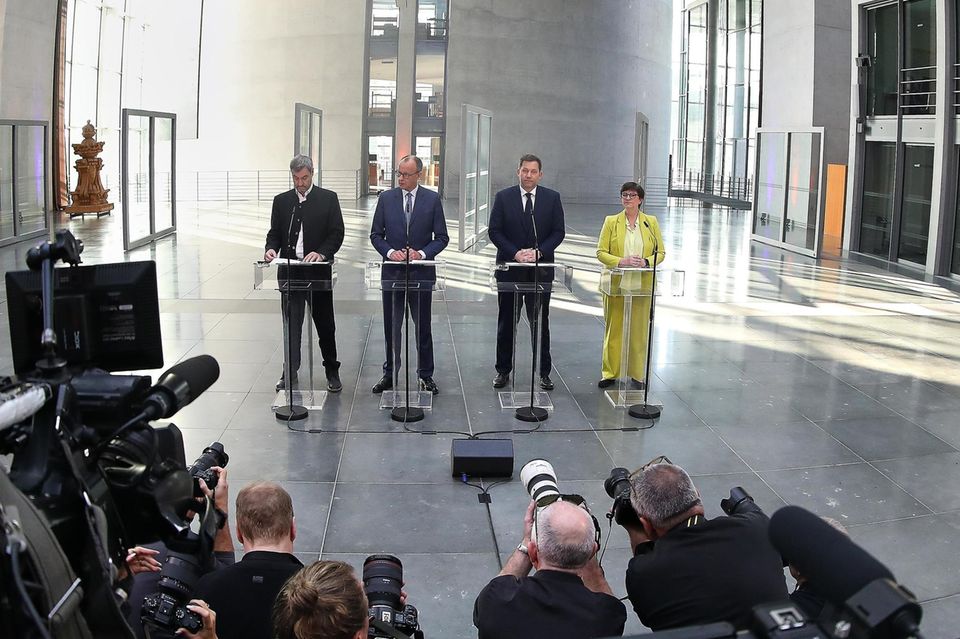 Die wohl künftigen Regierungspartner von Union und SPD nach dem Abschluss der Sondierungen