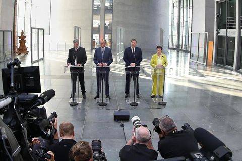 Die wohl künftigen Regierungspartner von Union und SPD nach dem Abschluss der Sondierungen
