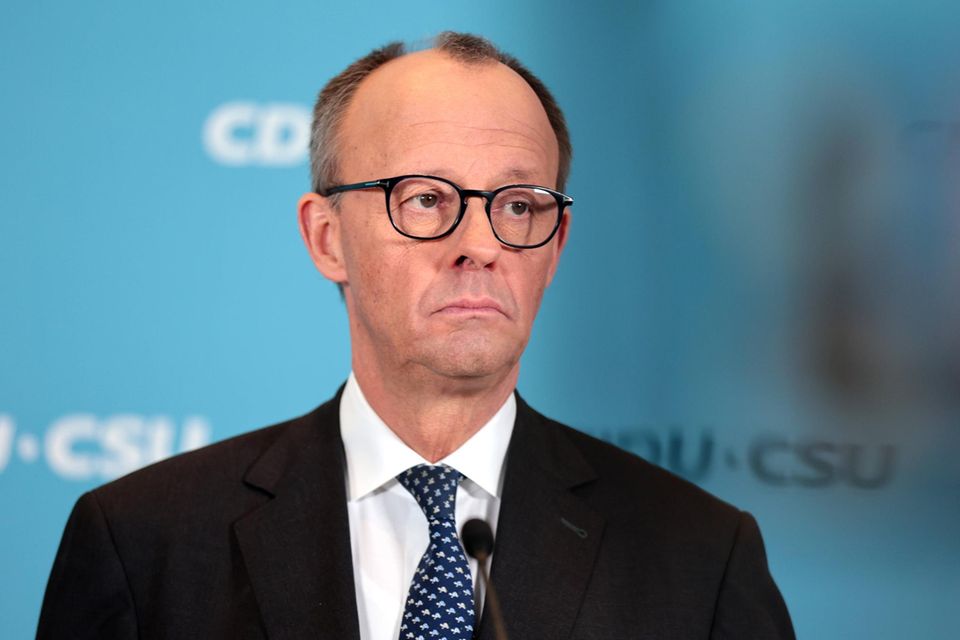 CDU-Chef Friedrich Merz will am Dienstag ein Schuldenpaket inklusive Infrastruktur-Sondervermögen durch den Bundestag bekommen