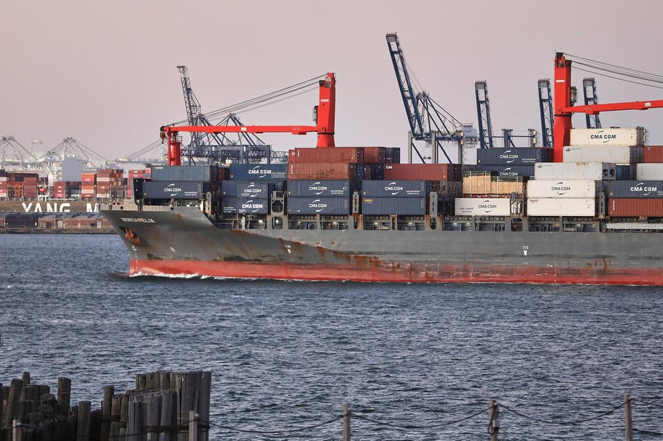 New Yorker Hafen mit Containerschiff