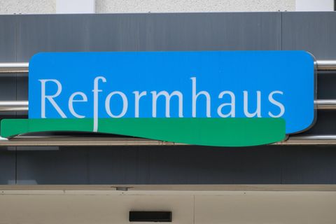 Reformhaus-Logo an einem Geschäft