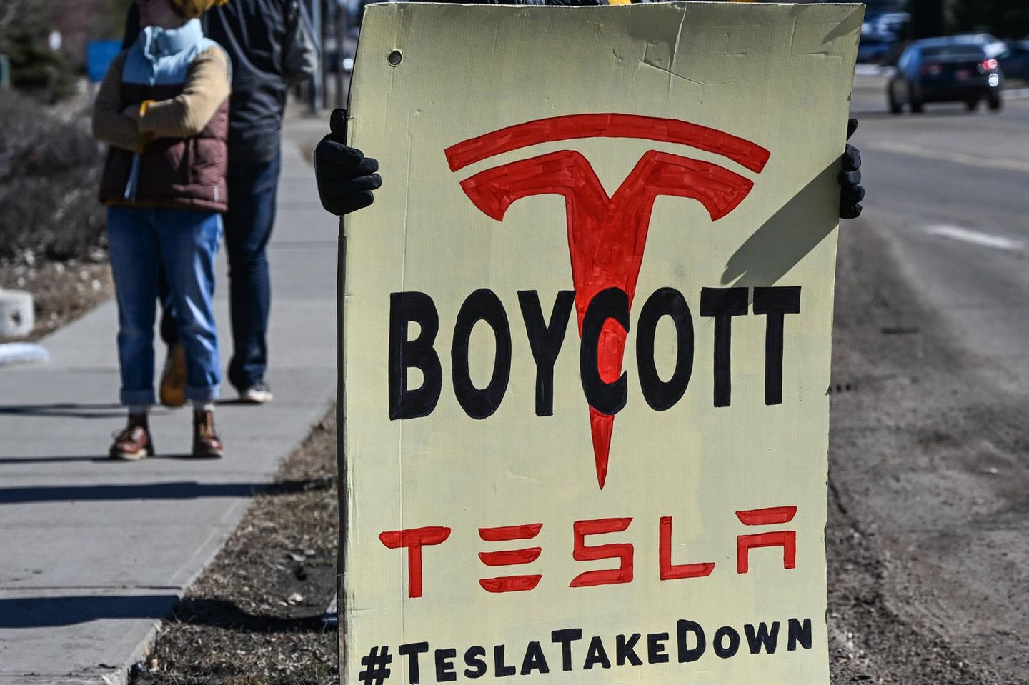 Der Autobauer Tesla sieht sich mit Boykott-Aufrufen konfrontiert
