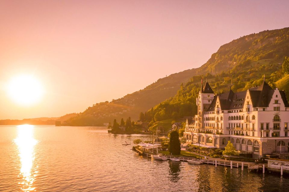 LEISURE – Luxury Lakeside Resort of the Year 2025: Park Hotel Vitznau, Vitznau, Schweiz