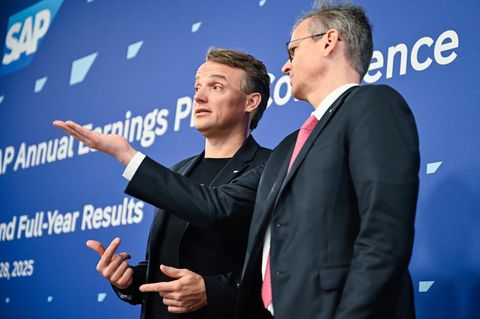 Christian Klein (links), Vorstandsvorsitzender von SAP, und Finanzchef Dominik Asam
