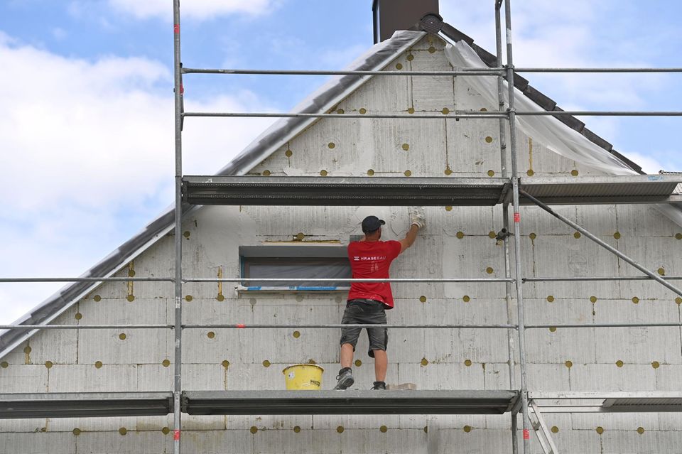 Erneuerung der Wärmedämmung an einem älteren Wohnhaus