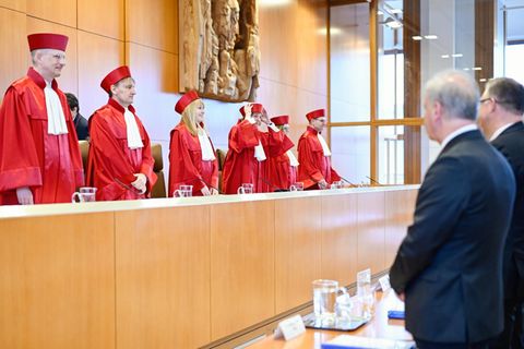 Die Richterinnen und Richter des Zweiten Senats vom Bundesverfassungsgericht