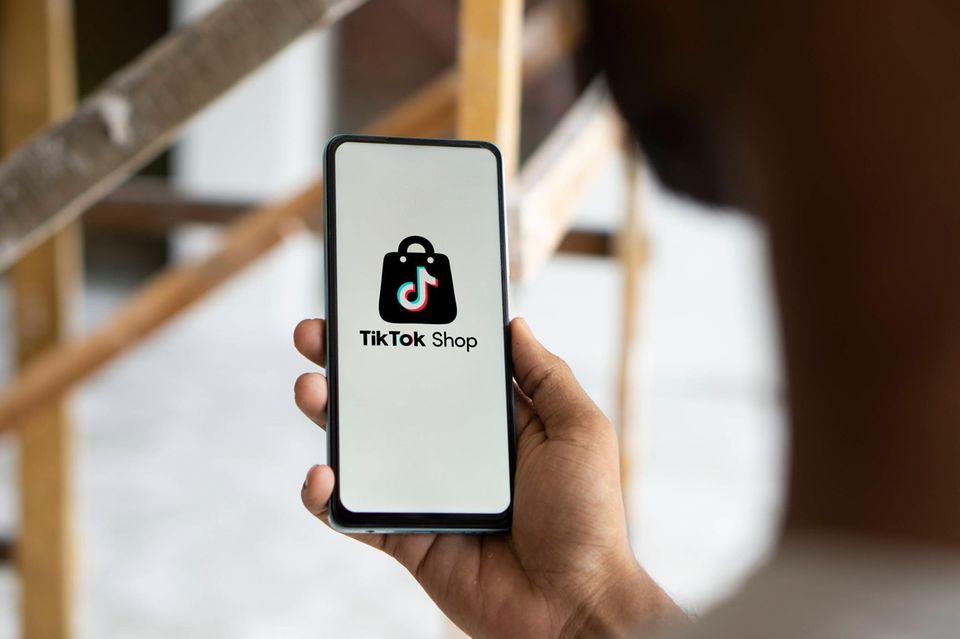 Tiktok Shop Logo auf einem Handy
