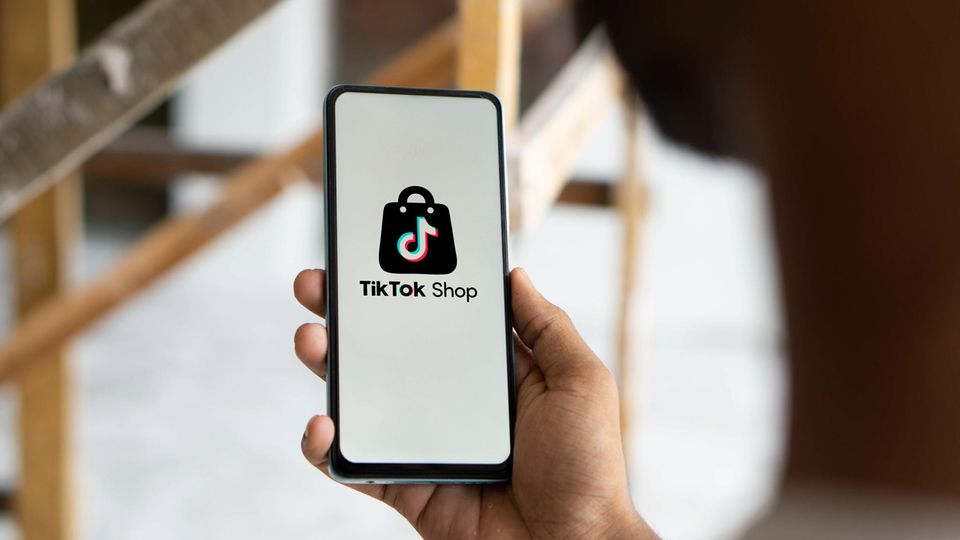 Tiktok Shop Logo auf einem Handy