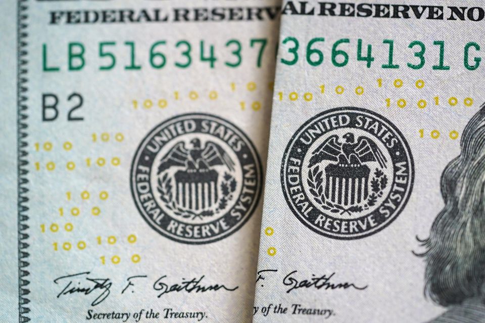 Das Foto zeigt US-Dollar-Banknoten in Washington D.C., Vereinigte Staaten.