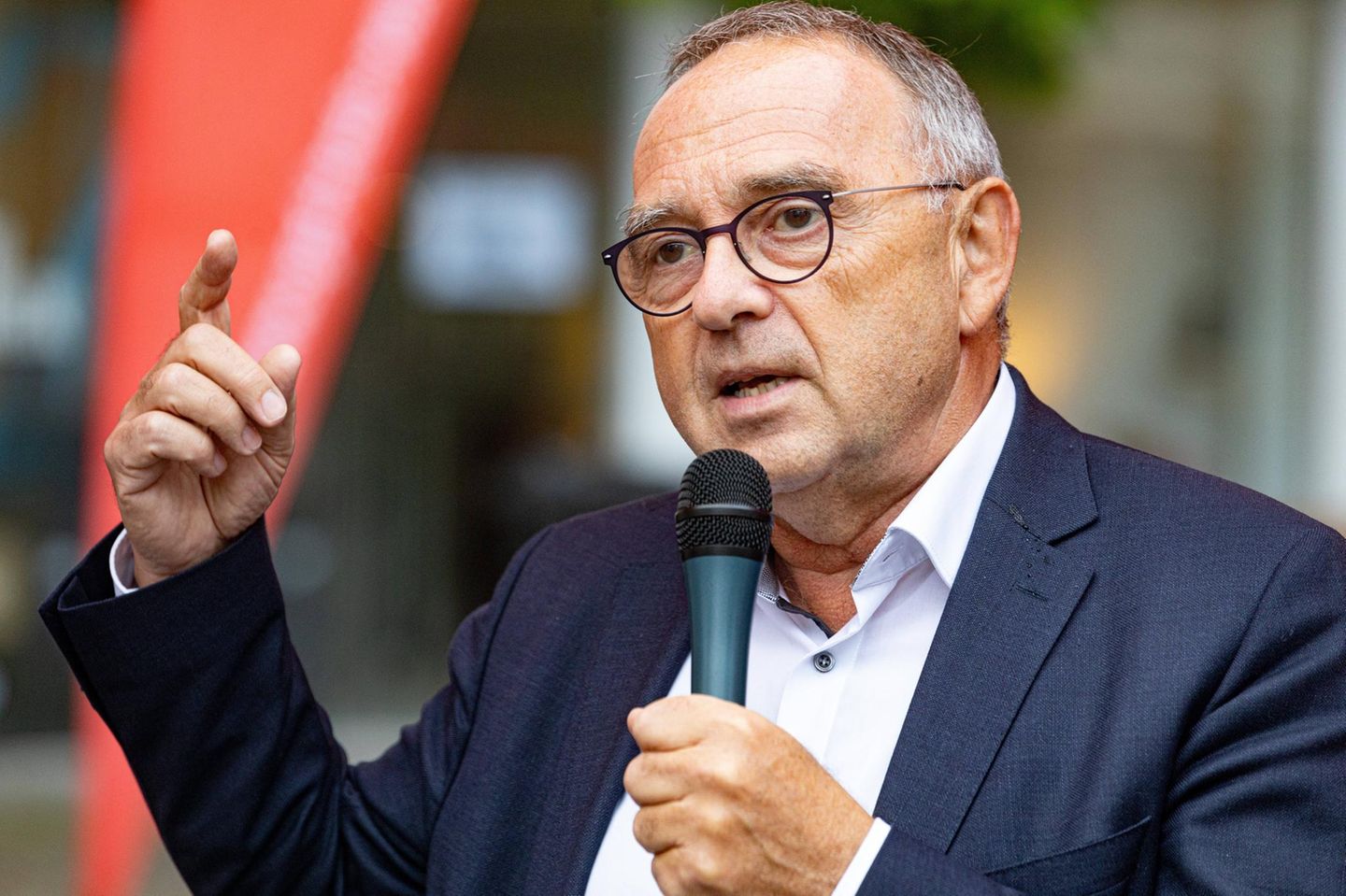 Es brauche eine viel offenere, intensive Kommunikation über Steuern, sagt Norbert Walter-Borjans
