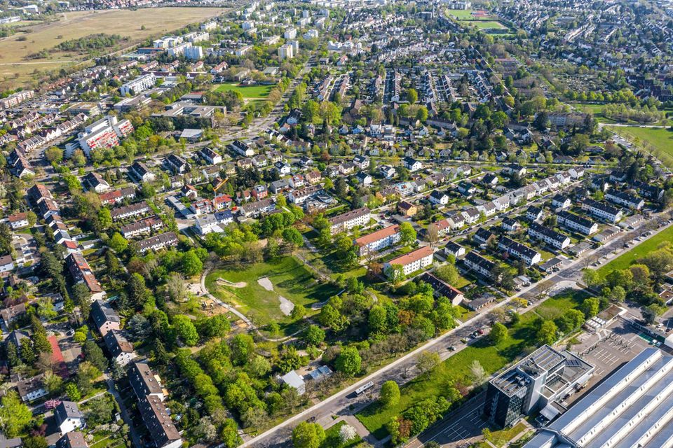 575.000 Euro kostete ein Reihenhaus in mittlerer bis guter Lage den Angaben zufolge in Karlsruhe. Die Spanne fiel mit 440.000 bis 650.000 Euro vergleichsweise gering aus. 