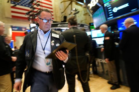Trader Ed Curran bei der Arbeit auf dem Parkett der New York Stock Exchange in New York