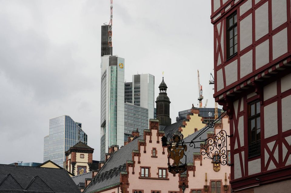 Commerzbank-Tower als Teil der Frankfurter Skyline