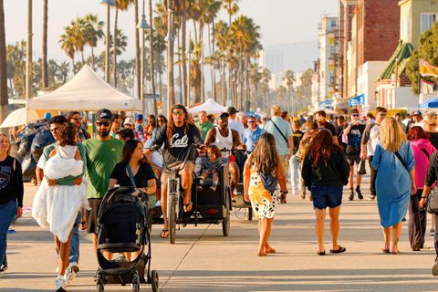 Venice Beach mit Passanten