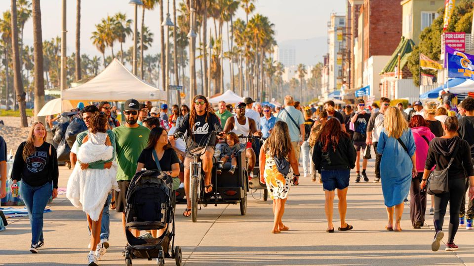 Venice Beach mit Passanten