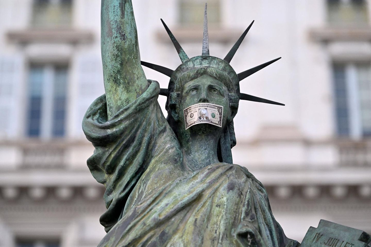 Wohin mit dem Geld, wenn in den USA eine Vertrauenskrise ausbricht? Viele Investoren haben hier Europa im Visier, wo verschiedene Fonds und ETFs in sichere Häfen wie deutsche Staatsanleihen investieren