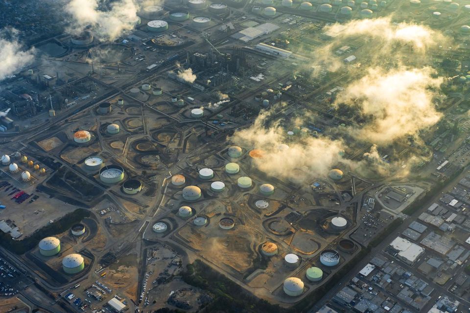 Chevron gehört zu den weltgrößten Ölkonzernen. Seit Trumps Zöllen fiel die Aktie um 23 Prozent. Die Aktien von Chevron und Co. könnten aber bald wieder steigen