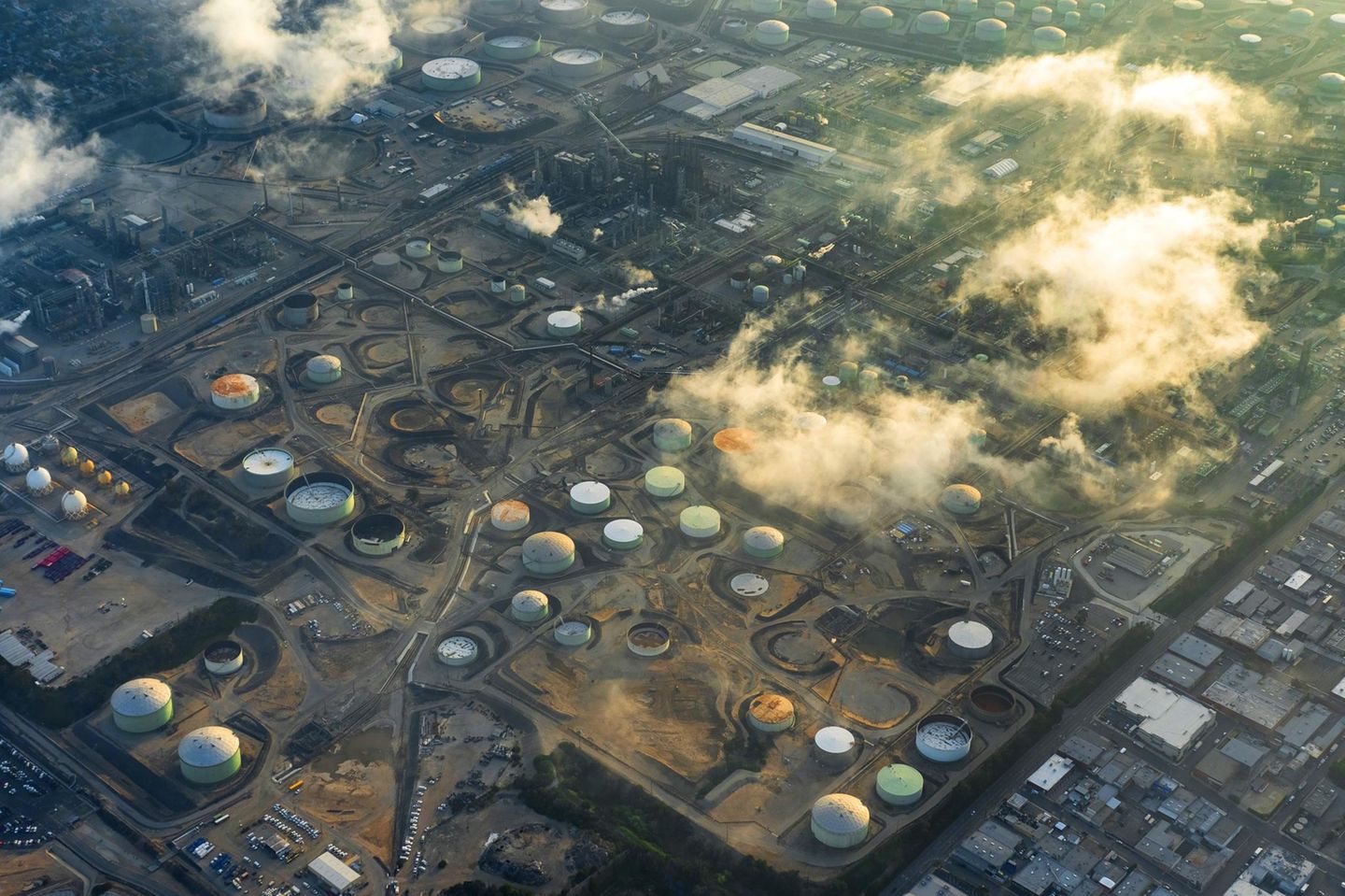 Chevron gehört zu den weltgrößten Ölkonzernen. Seit Trumps Zöllen fiel die Aktie um 23 Prozent. Die Aktien von Chevron und Co. könnten aber bald wieder steigen