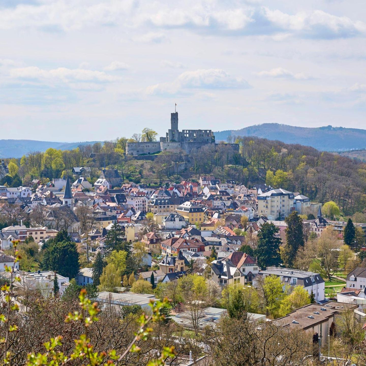 Blick auf Königstein mit der Burgruine