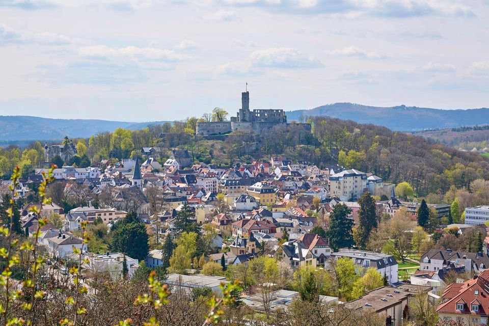 Blick auf Königstein mit der Burgruine