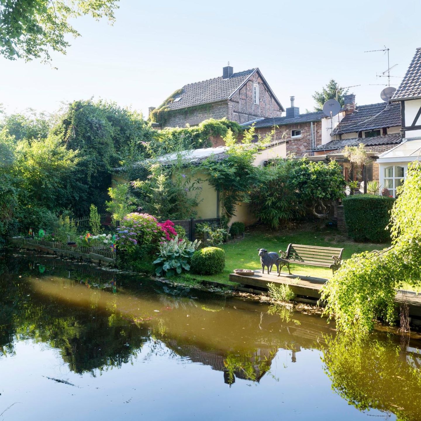 Häuser am Wasser in Lechenich